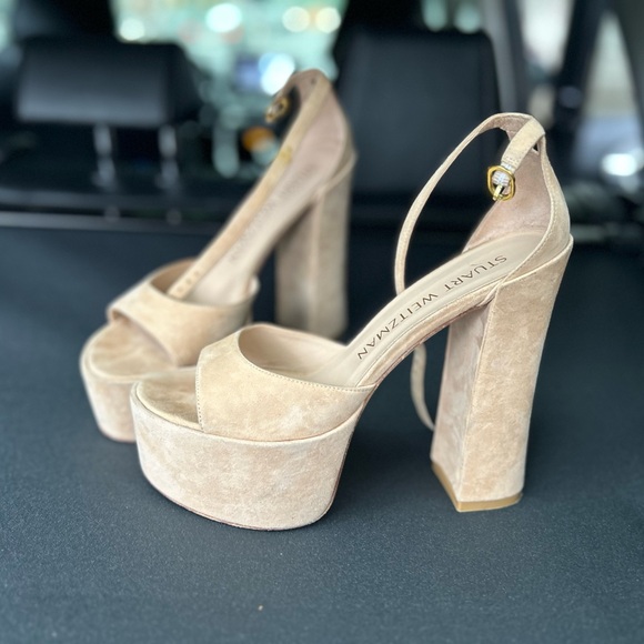 Stuart Weitzman platform sandals. Beautiful, Sexy comfortable due to platform - Picture 2 of 3